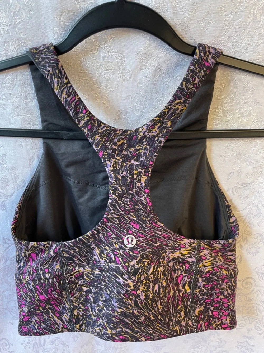 NWOT LuLuLemon Wunder train longline bra in multi-color pattern. Size 6. - Picture 2 of 3